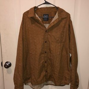 Men’s Mountain Hard Wear Button Up (NEW)!!